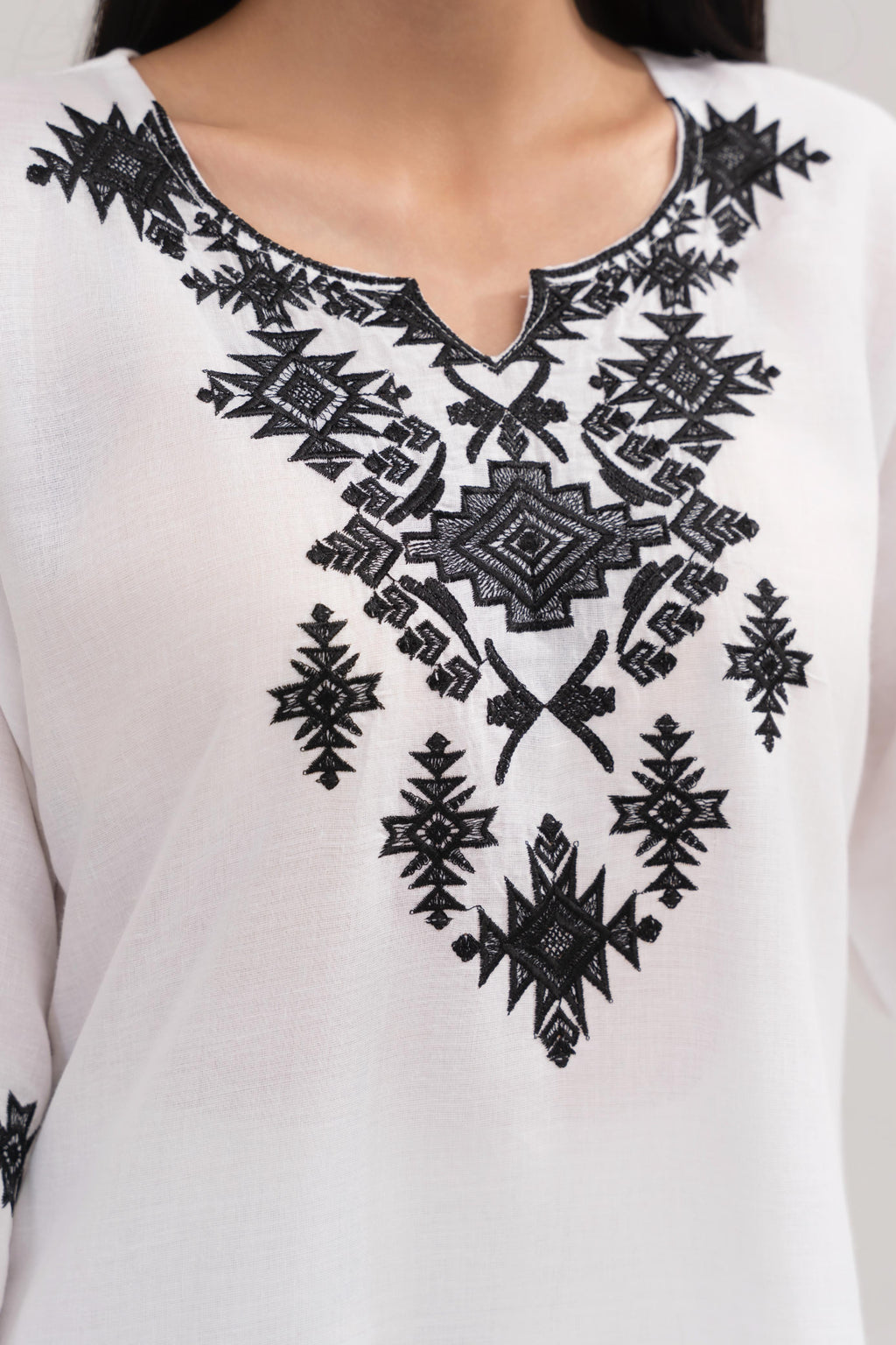 WHITE CHARM THREE-PEACE