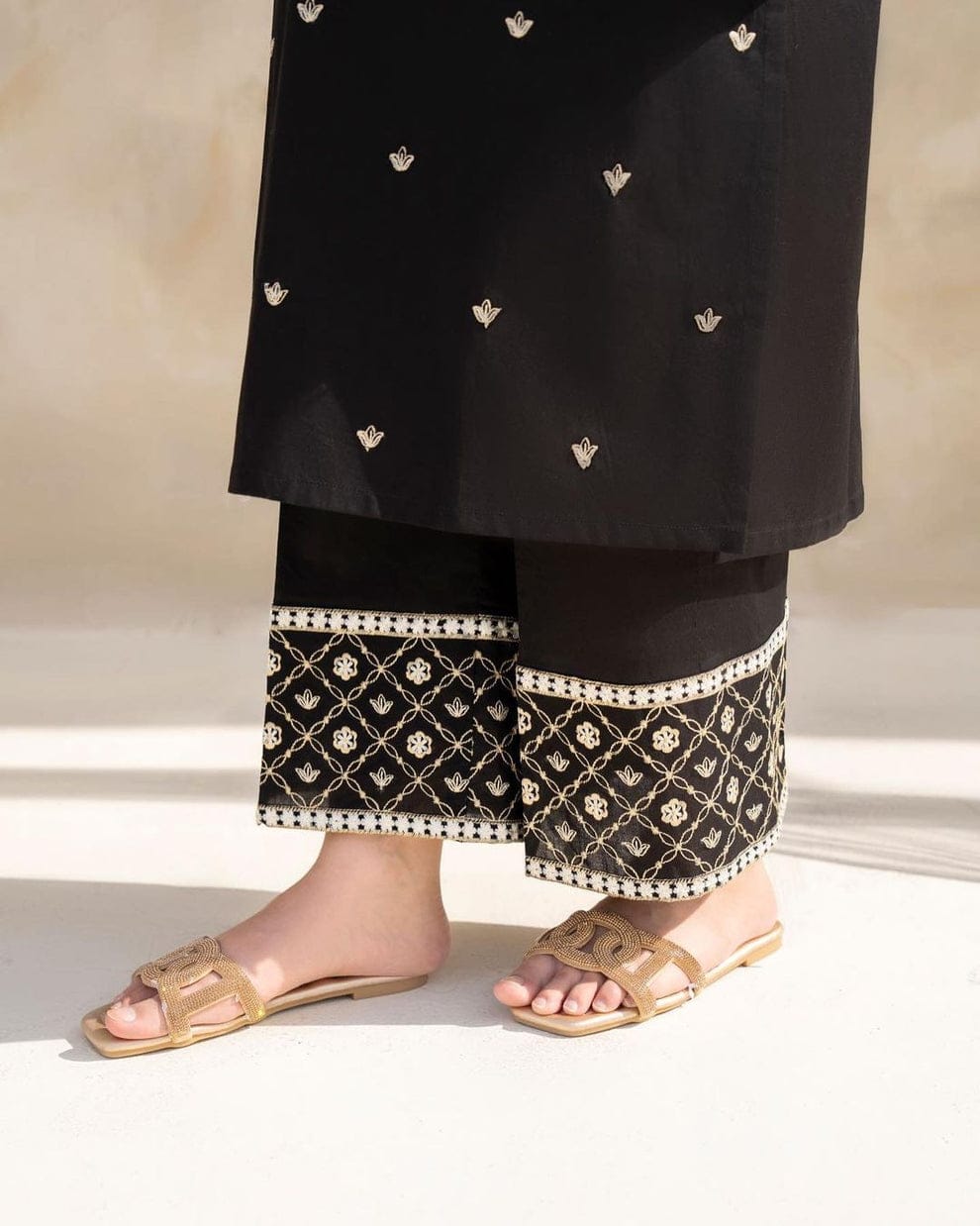 BLACK PEARL EMBROIDERED 2-PCS